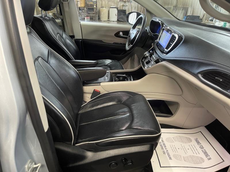 used 2023 Chrysler Pacifica car, priced at $30,995