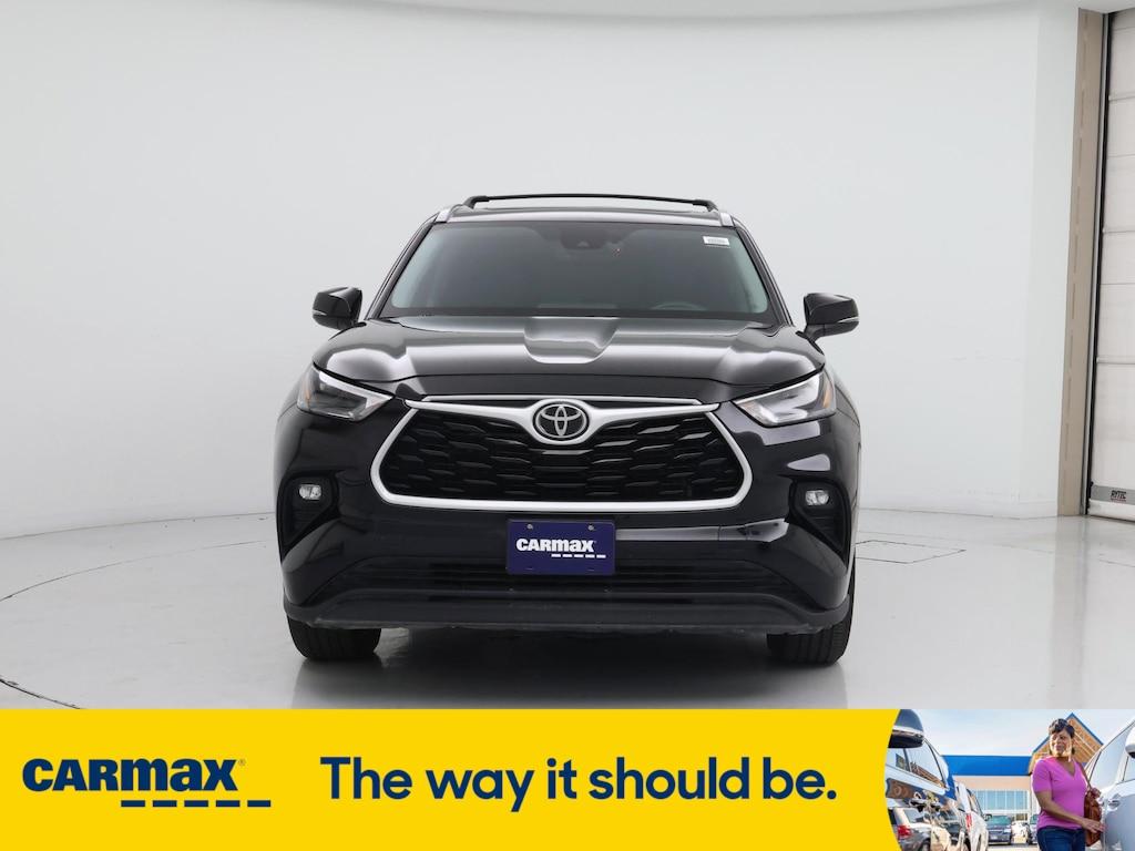 used 2023 Toyota Highlander car, priced at $34,998