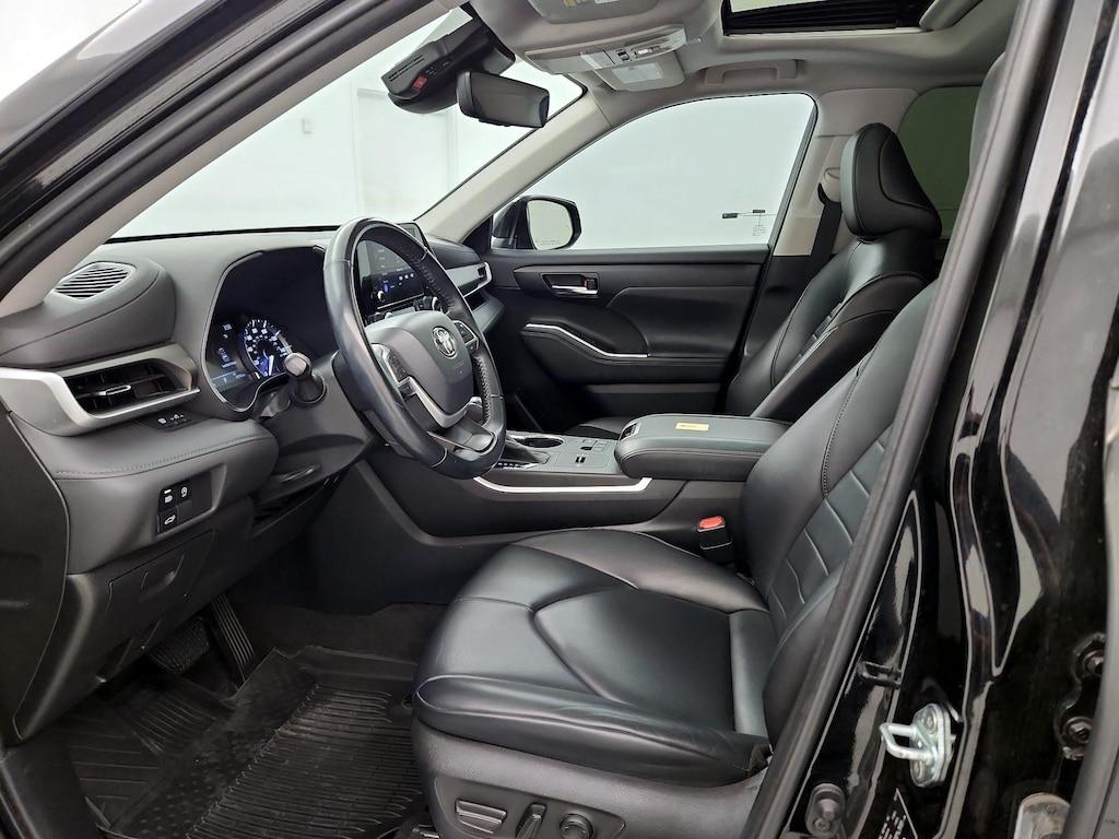 used 2023 Toyota Highlander car, priced at $34,998