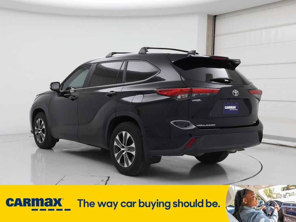 used 2023 Toyota Highlander car, priced at $34,998