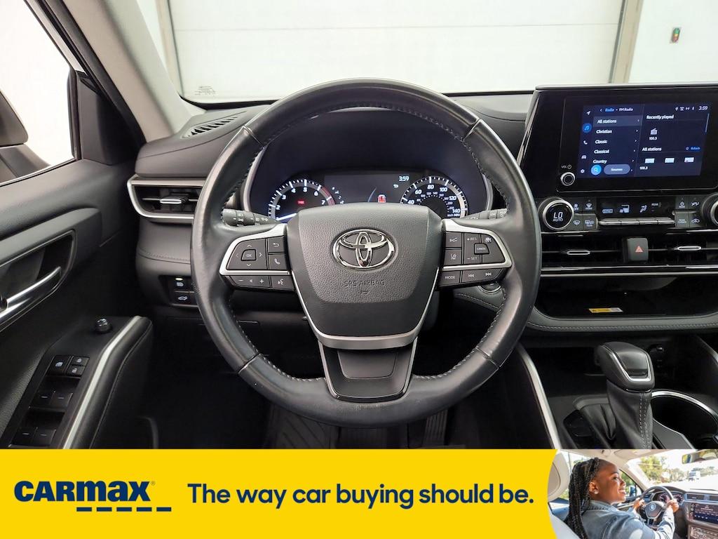 used 2023 Toyota Highlander car, priced at $34,998