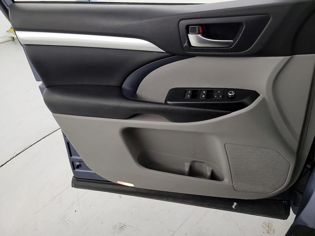 used 2018 Toyota Highlander Hybrid car, priced at $25,998