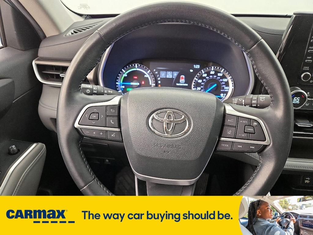 used 2022 Toyota Highlander Hybrid car, priced at $38,998