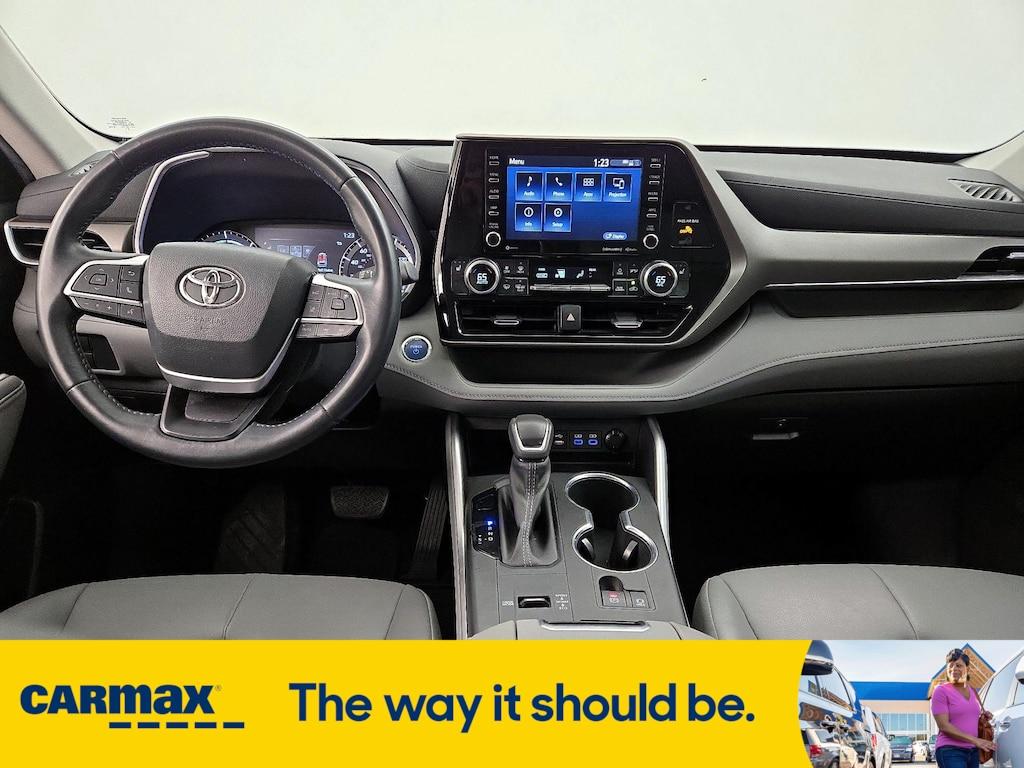 used 2022 Toyota Highlander Hybrid car, priced at $38,998