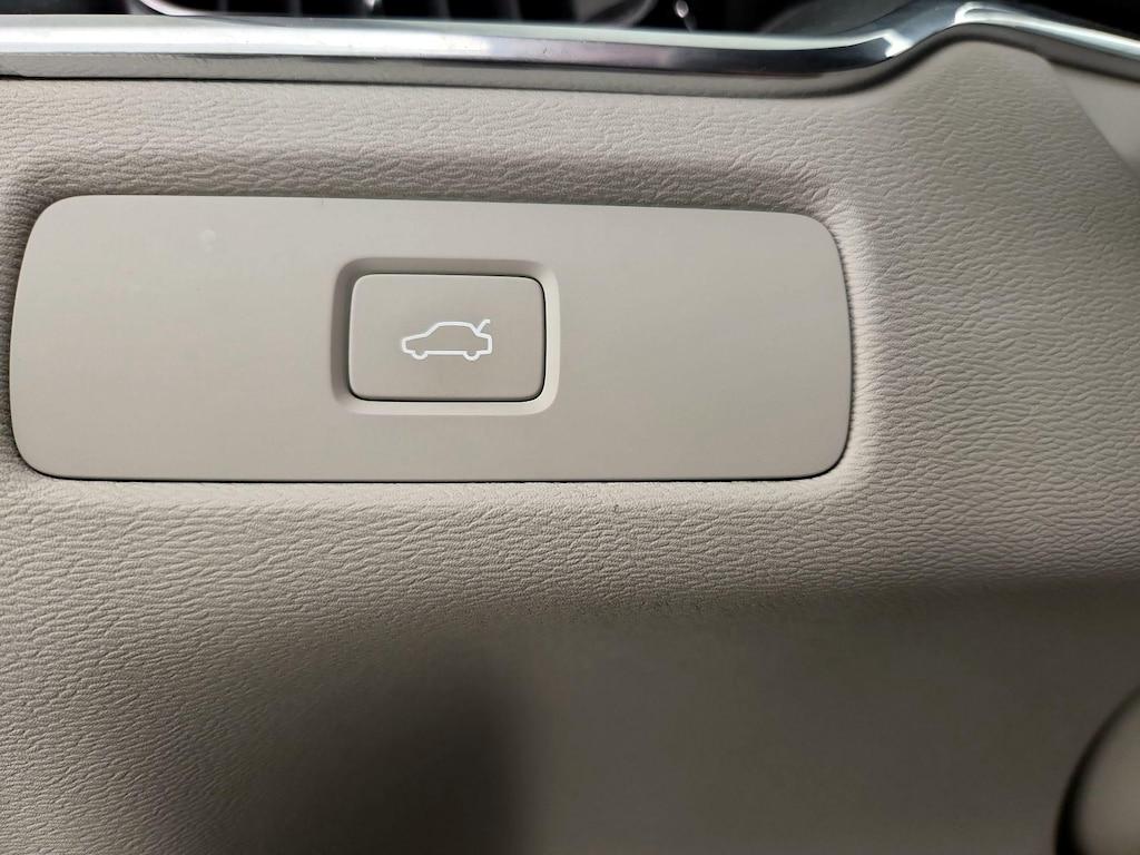 used 2023 Volvo XC60 car, priced at $32,998