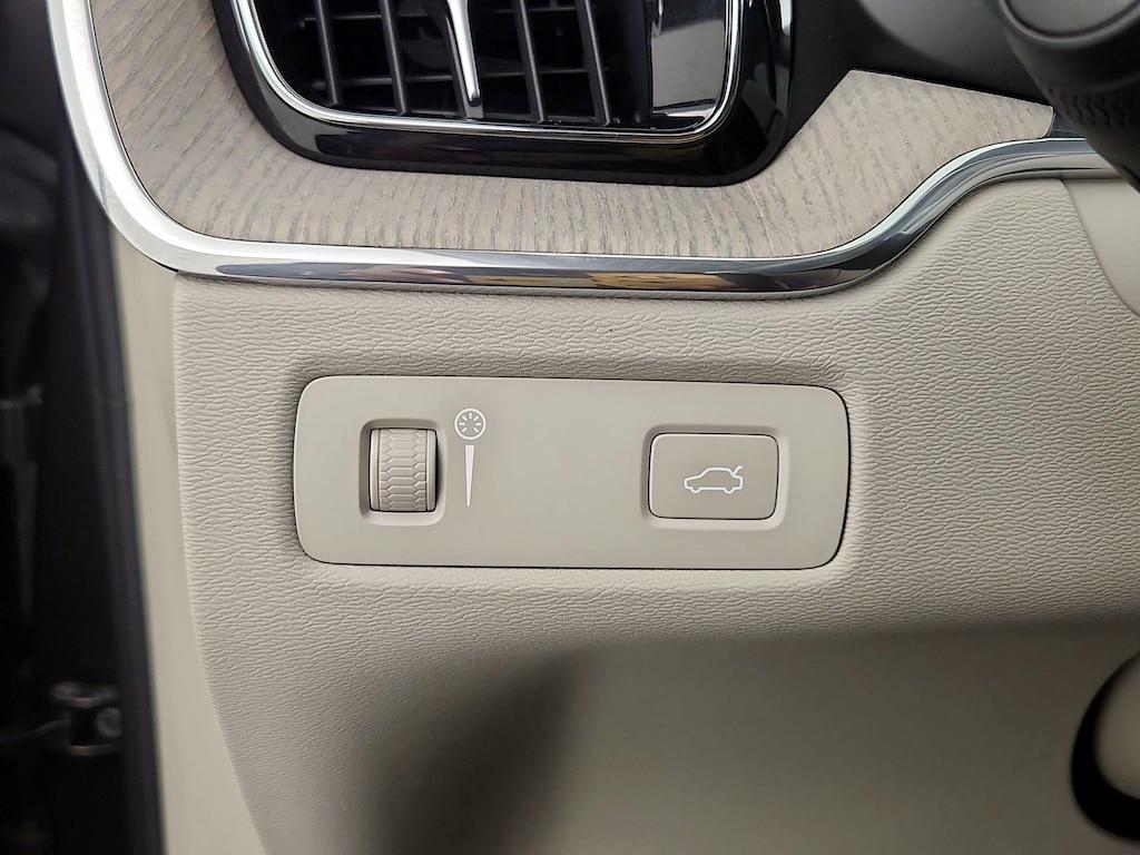 used 2022 Volvo XC60 car, priced at $32,998