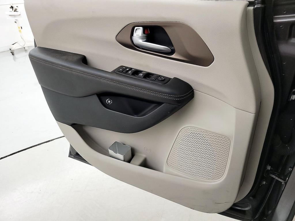 used 2018 Chrysler Pacifica Hybrid car, priced at $28,998