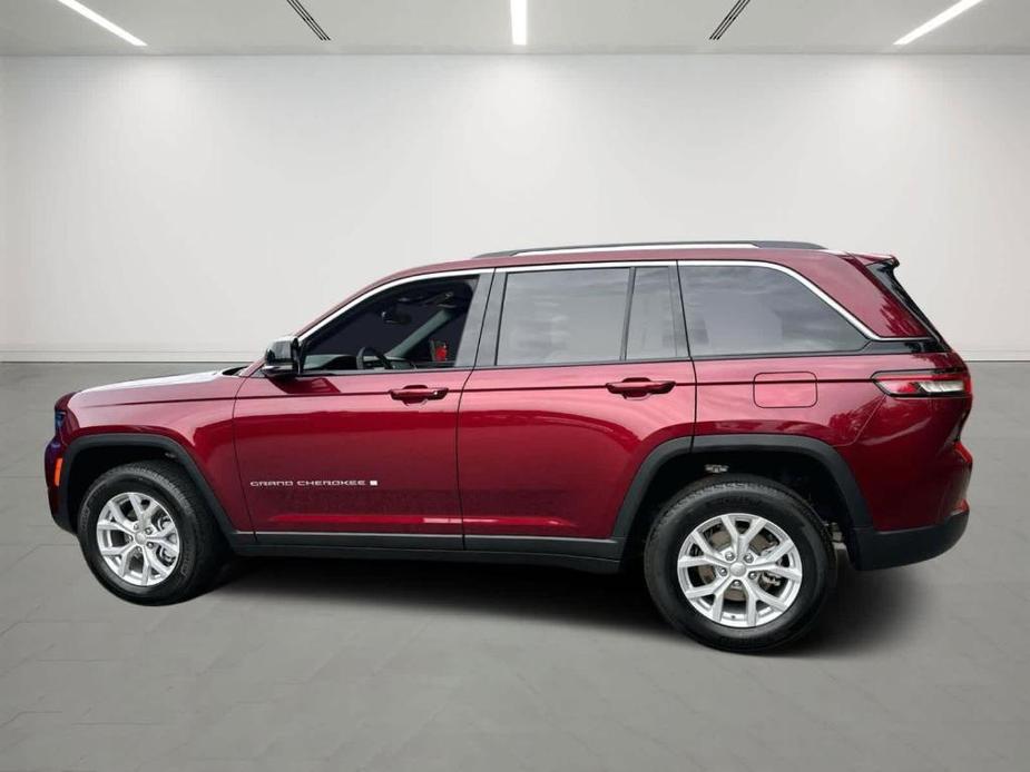 used 2024 Jeep Grand Cherokee car, priced at $43,998