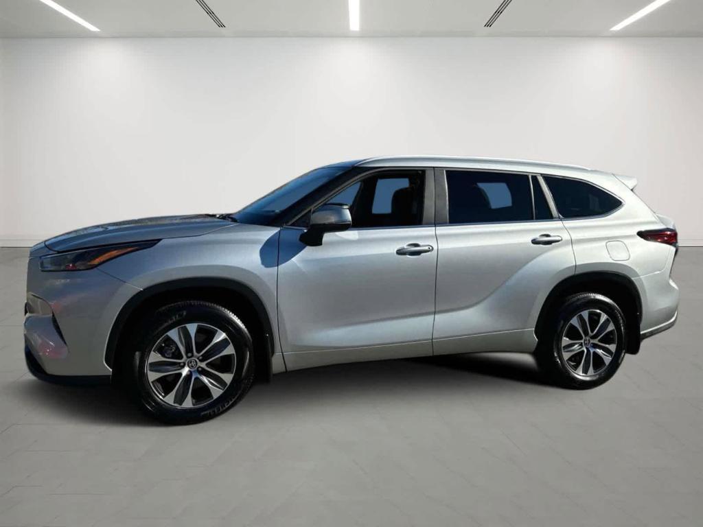 used 2023 Toyota Highlander car, priced at $37,800