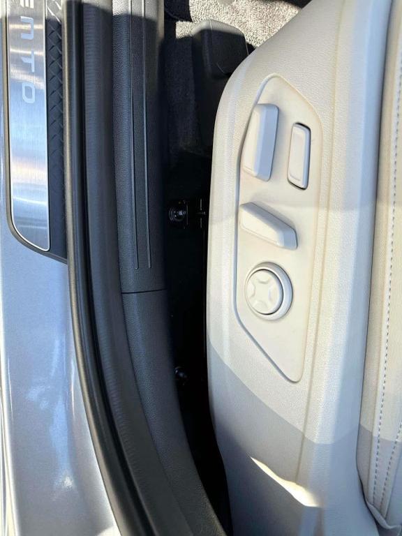 used 2023 Kia Sorento Hybrid car, priced at $32,995