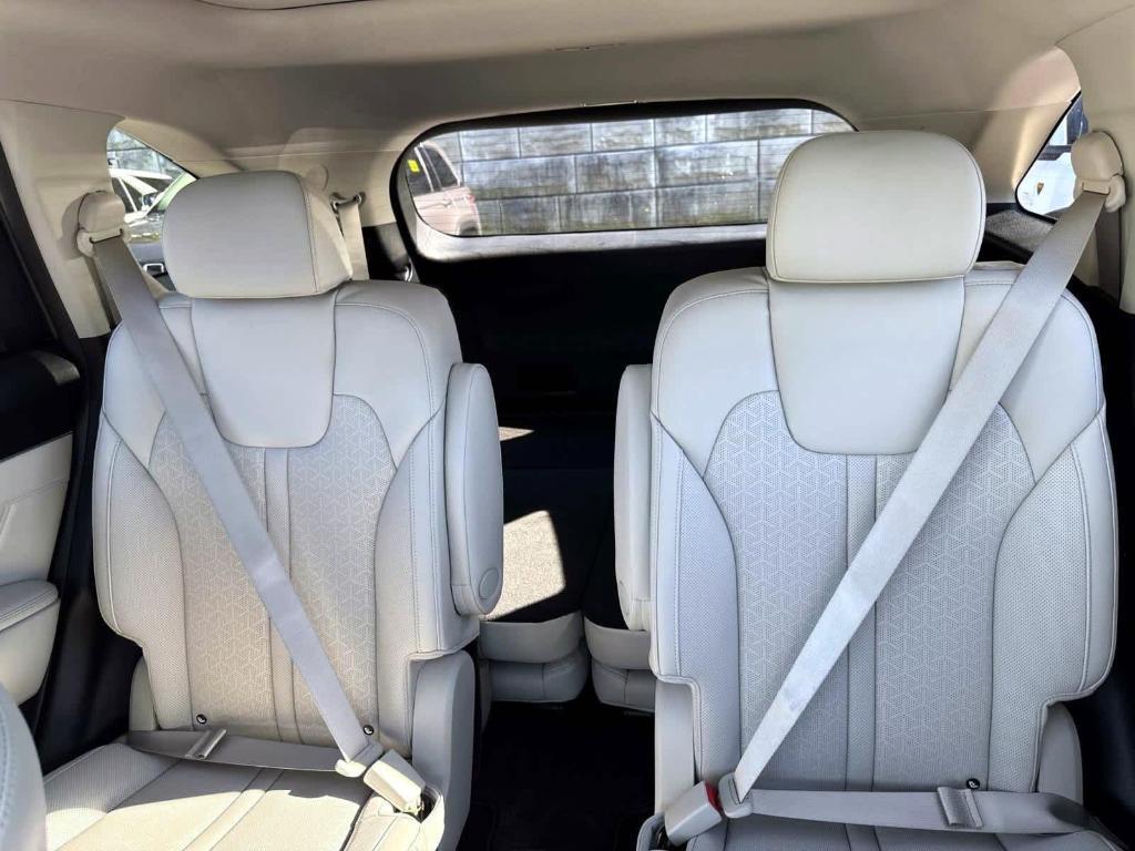 used 2023 Kia Sorento Hybrid car, priced at $32,995