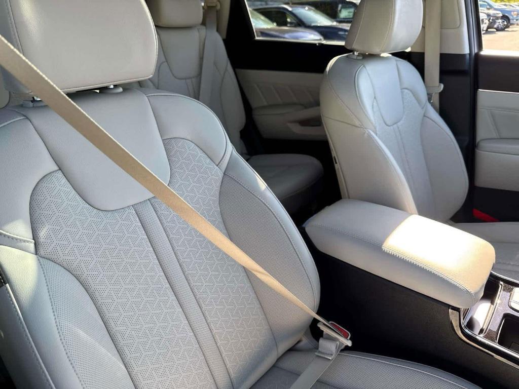 used 2023 Kia Sorento Hybrid car, priced at $32,995
