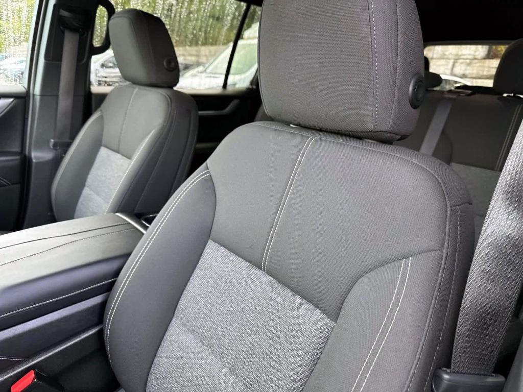 used 2025 GMC Acadia car, priced at $38,995