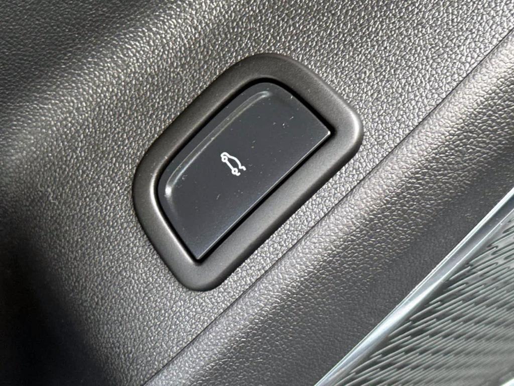 used 2025 GMC Acadia car, priced at $38,995