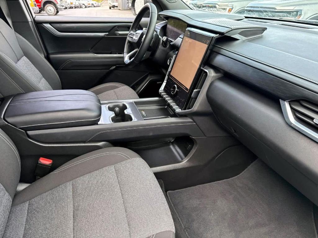 used 2025 GMC Acadia car, priced at $38,995