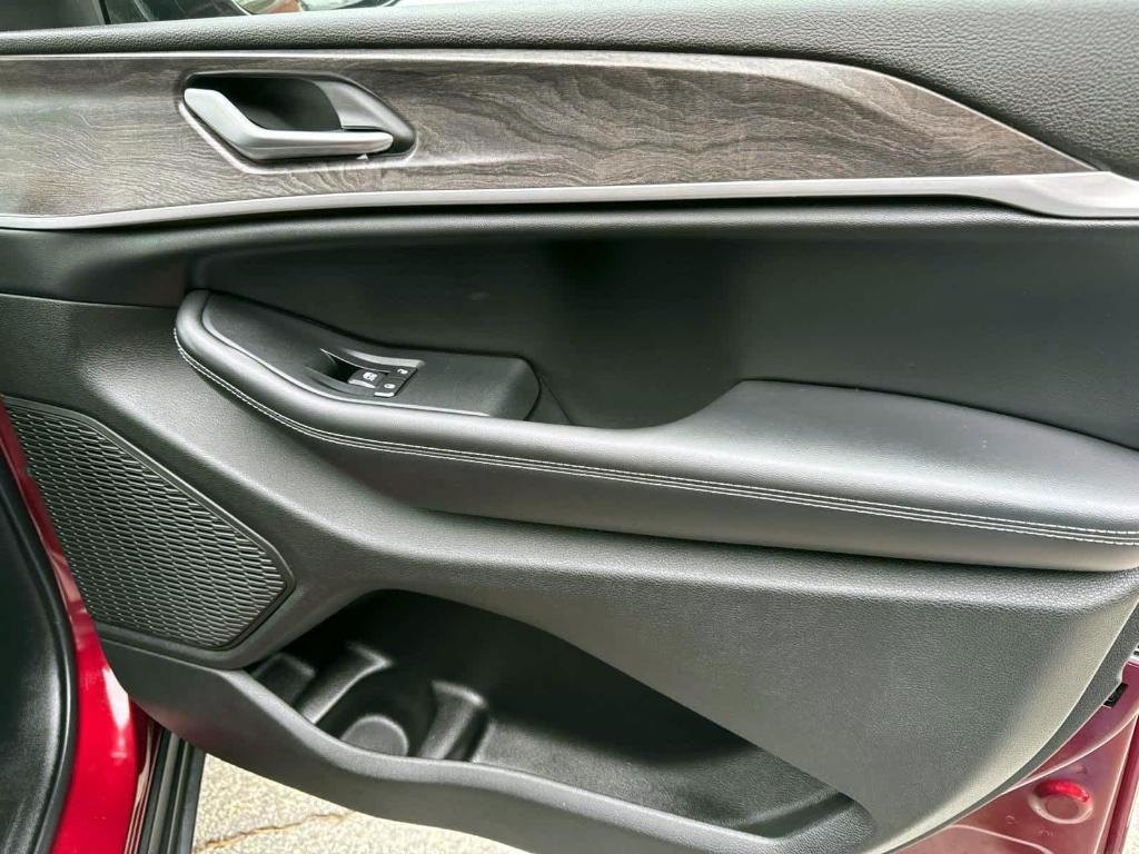 used 2024 Jeep Grand Cherokee car, priced at $37,922