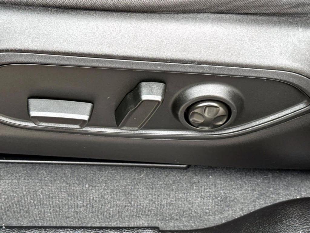 used 2024 Jeep Grand Cherokee car, priced at $37,922