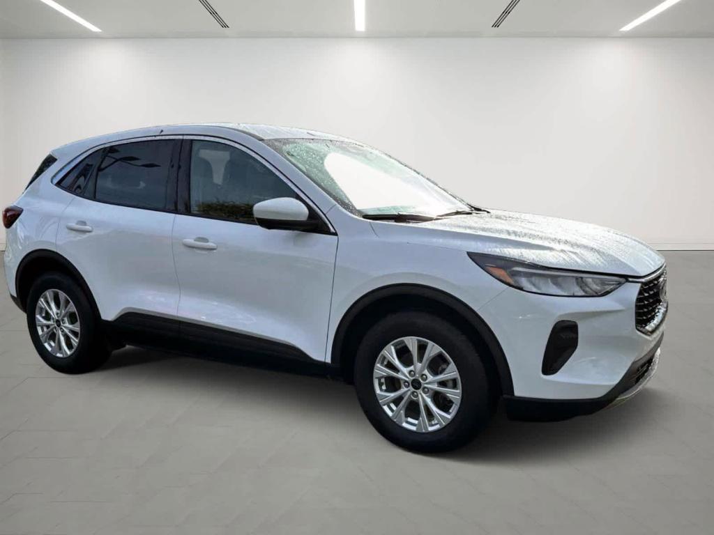 used 2023 Ford Escape car, priced at $24,996
