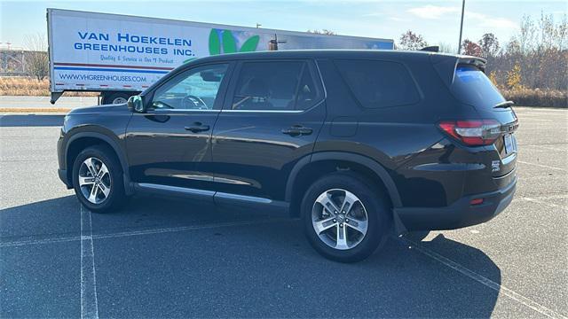 used 2023 Honda Pilot car, priced at $40,122