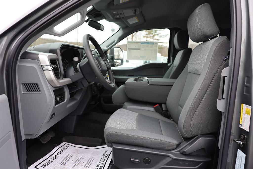 new 2025 Ford F-350 car, priced at $61,675