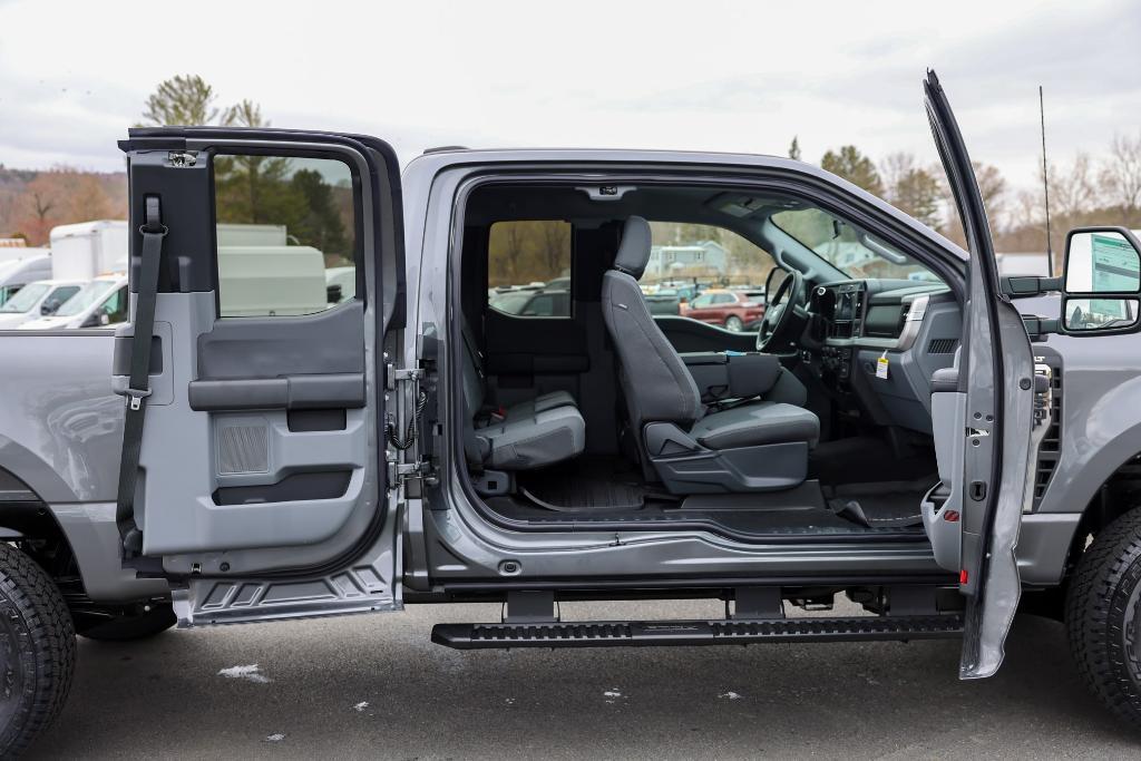 new 2025 Ford F-350 car, priced at $61,675