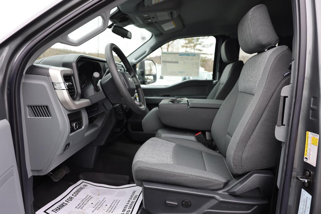new 2025 Ford F-350 car, priced at $61,675