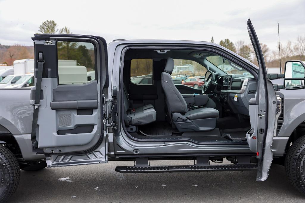 new 2025 Ford F-350 car, priced at $61,675