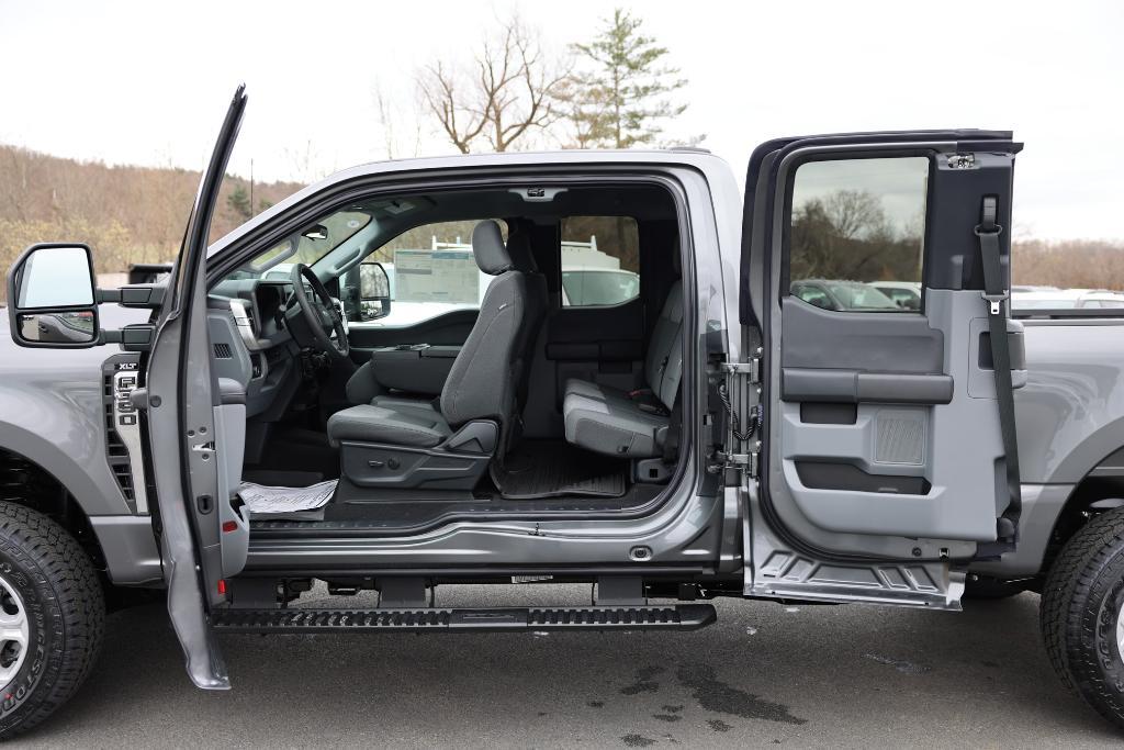 new 2025 Ford F-350 car, priced at $61,675