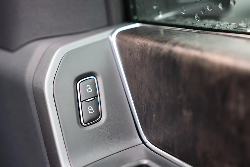 new 2025 Ford F-350 car, priced at $75,025
