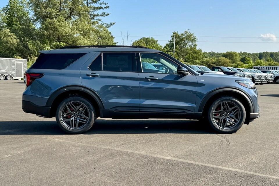 new 2025 Ford Explorer car, priced at $53,335