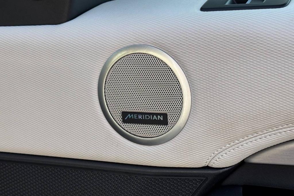 used 2023 Land Rover Discovery car, priced at $57,900