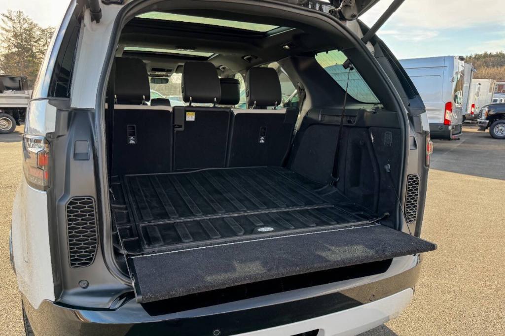 used 2023 Land Rover Discovery car, priced at $57,900