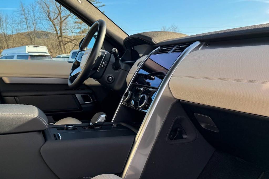 used 2023 Land Rover Discovery car, priced at $57,900