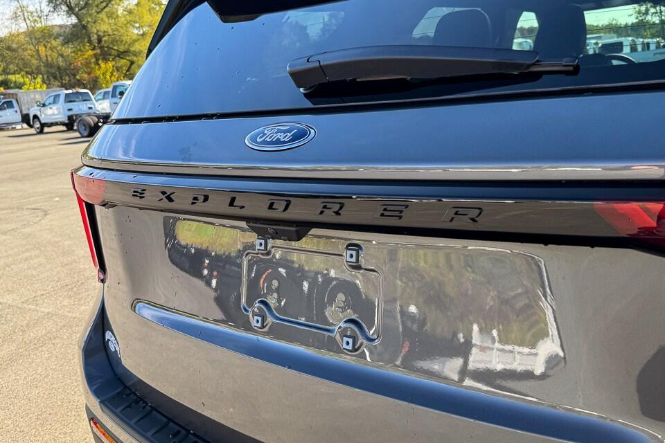 new 2025 Ford Explorer car