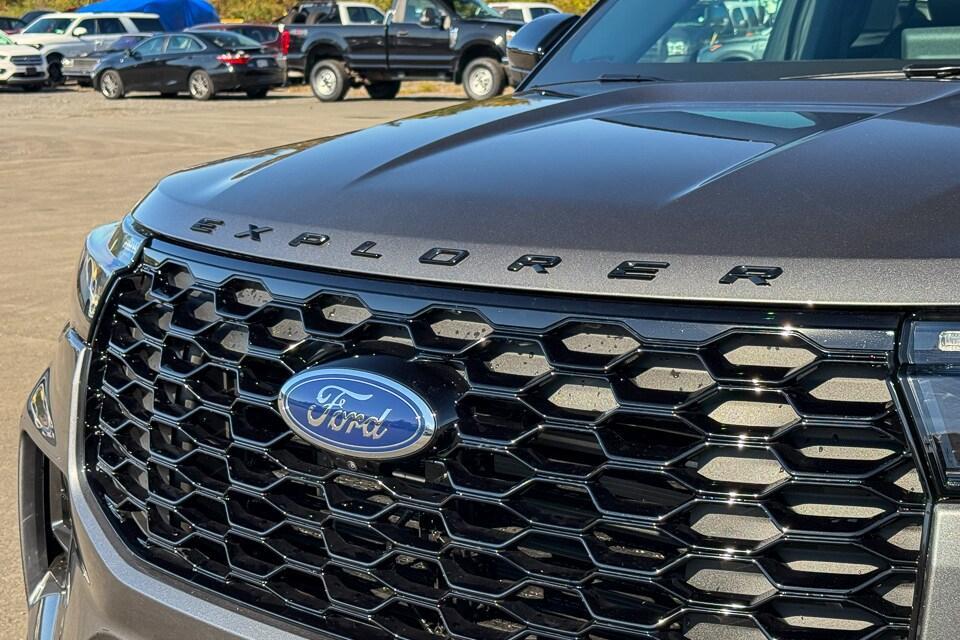 new 2025 Ford Explorer car