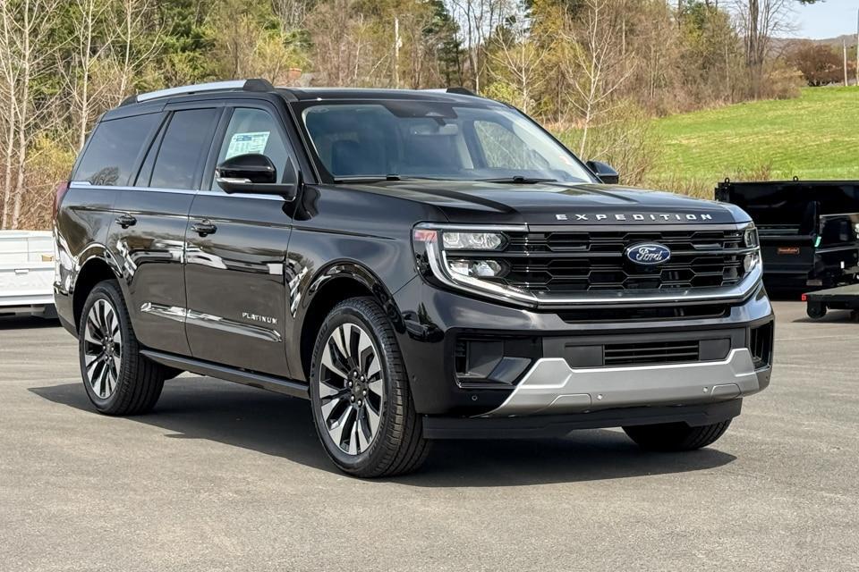 new 2025 Ford Expedition car, priced at $80,180
