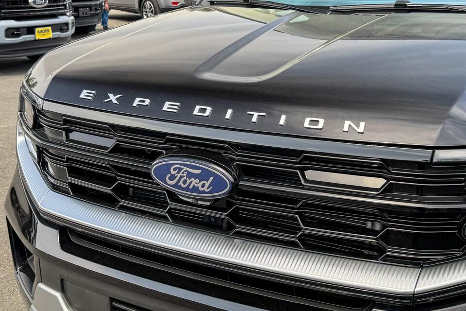 new 2025 Ford Expedition car, priced at $80,180