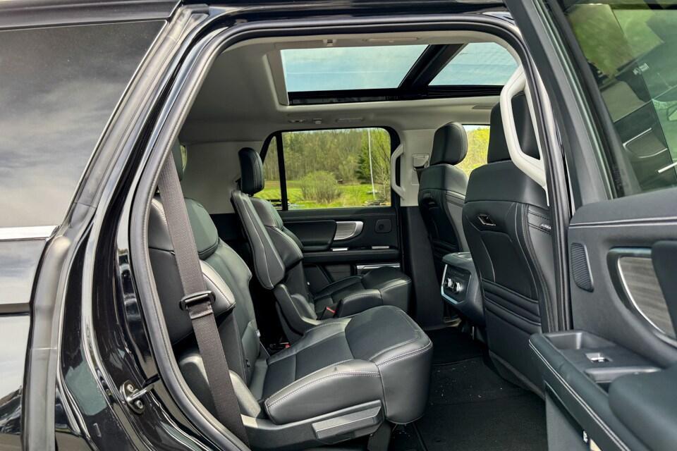 new 2025 Ford Expedition car, priced at $80,180