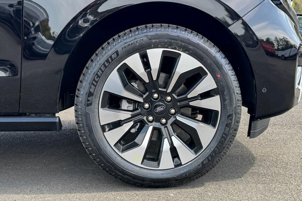 new 2025 Ford Expedition car, priced at $80,180