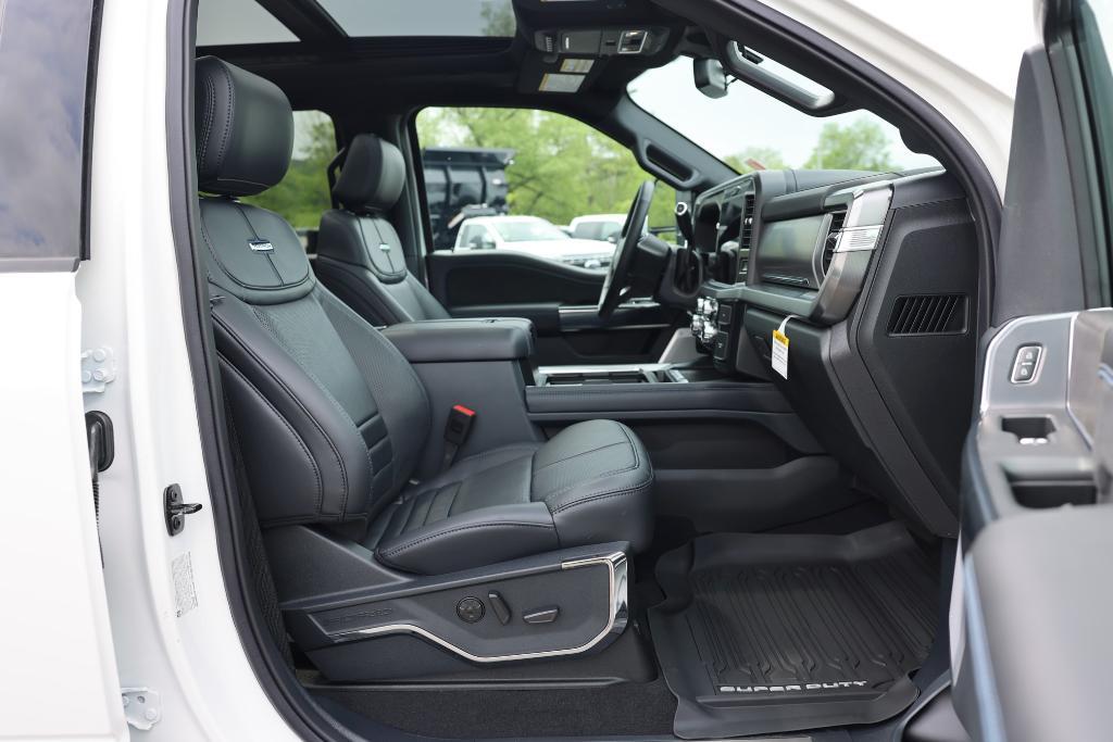 new 2025 Ford F-450 car, priced at $105,565