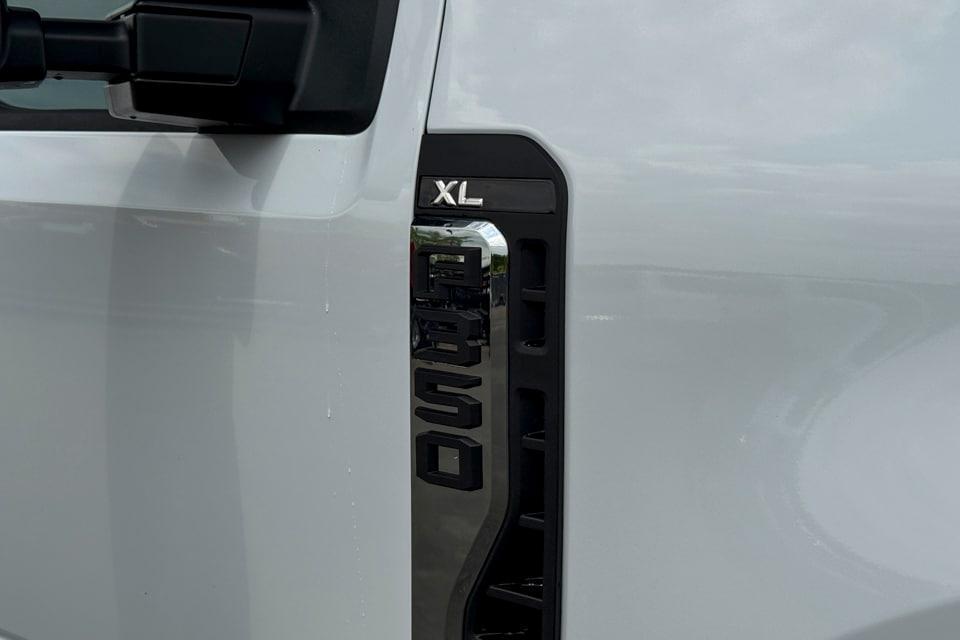 new 2025 Ford F-350 car