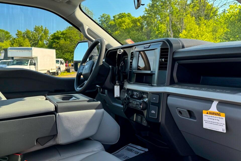 new 2025 Ford F-350 car