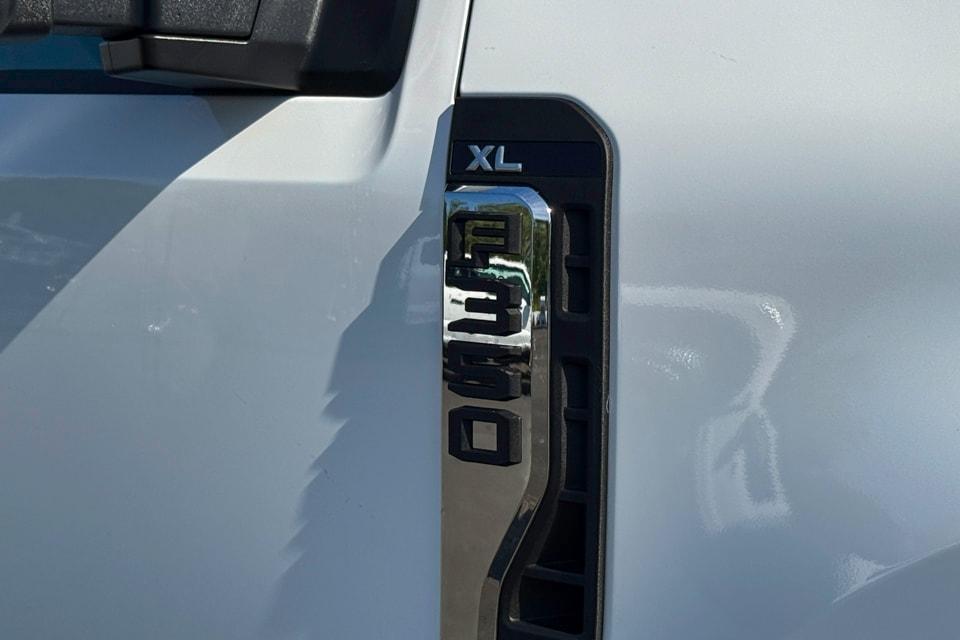 new 2025 Ford F-350 car