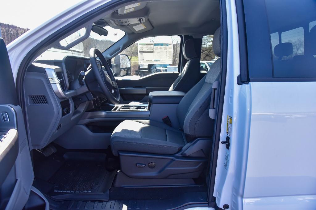 new 2025 Ford F-350 car, priced at $73,155