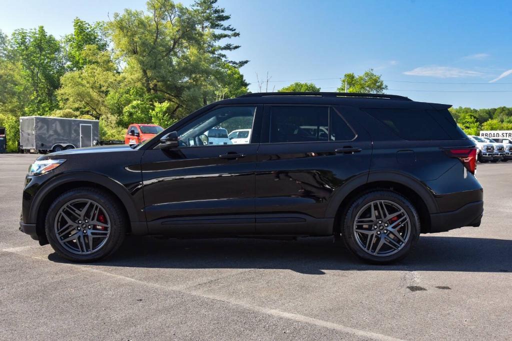 used 2025 Ford Explorer car, priced at $55,900