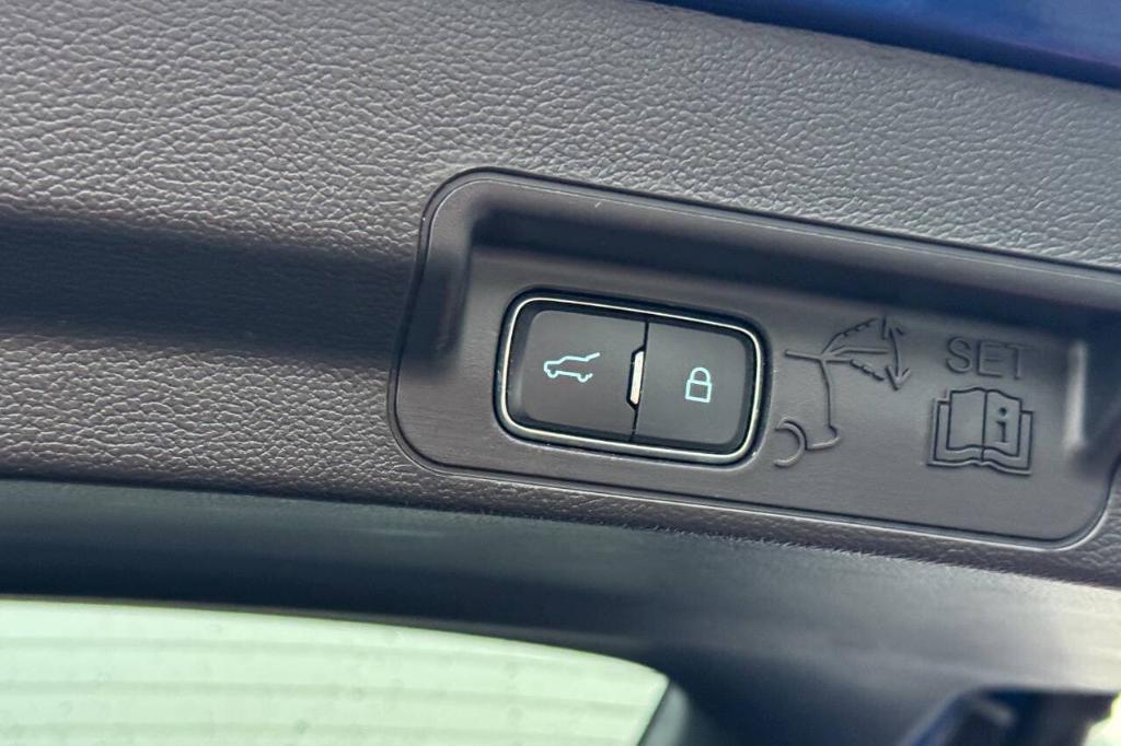 used 2022 Ford Explorer car, priced at $31,900