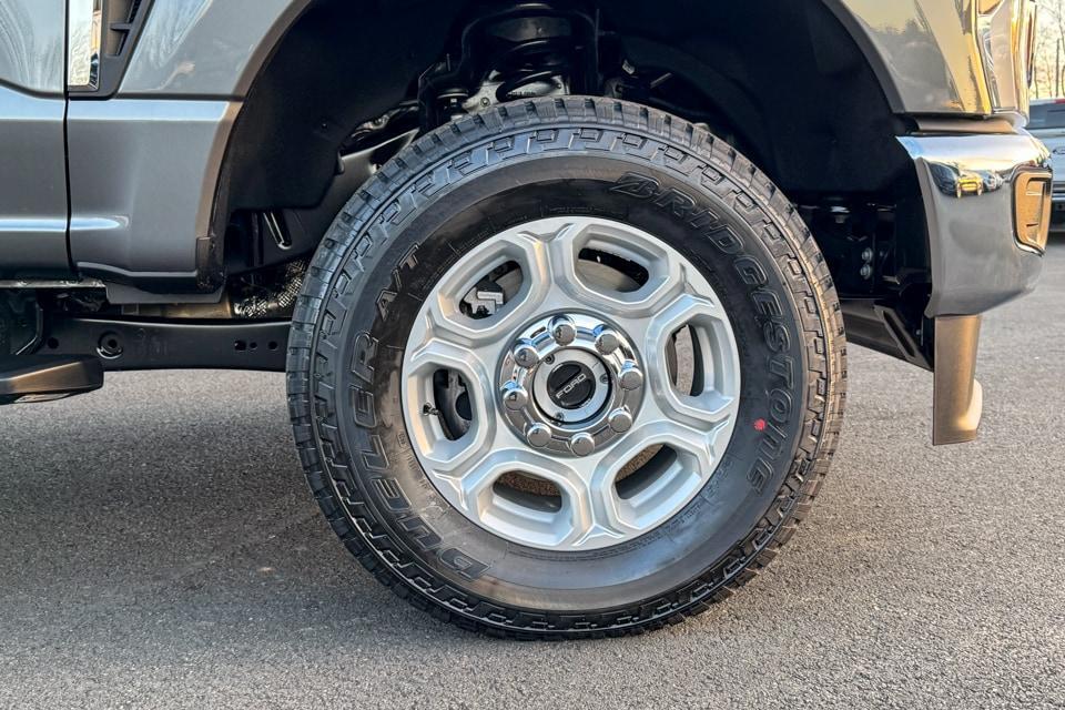 new 2025 Ford F-350 car, priced at $61,125