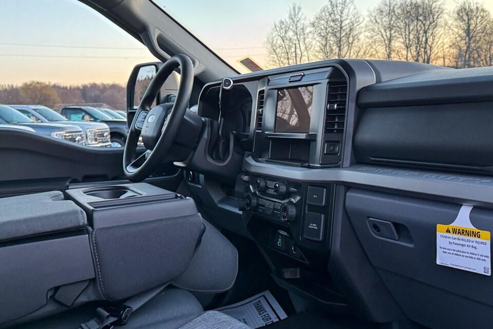 new 2025 Ford F-350 car, priced at $61,125