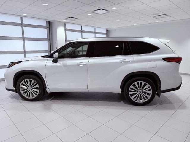 used 2023 Toyota Highlander car, priced at $47,523