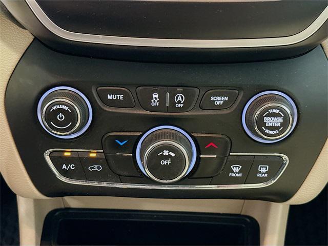 used 2019 Jeep Cherokee car, priced at $15,782